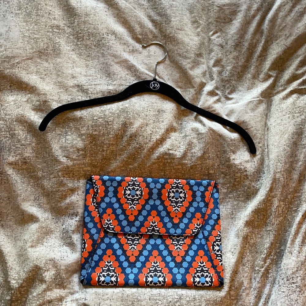 Vera Bradley clutch - Picture 1 of 4